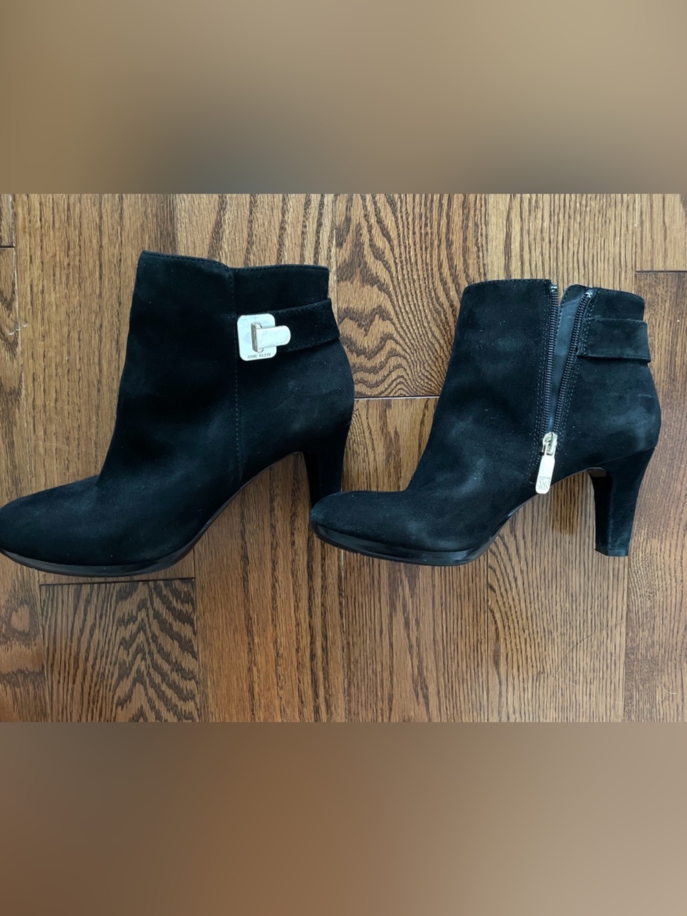 Anne Klein 6.5 Leather Black Ankle Booties